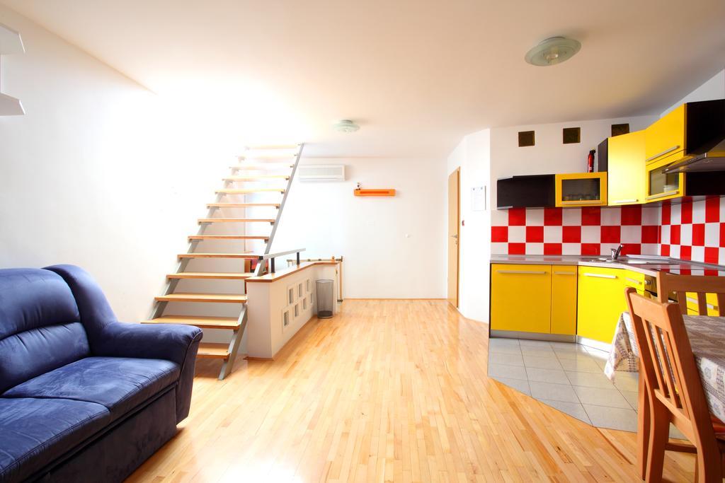 Penthouse Alma Vivoda ピラン エクステリア 写真